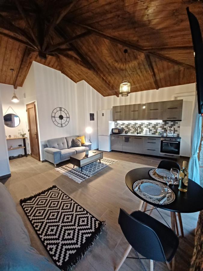 Luxury Apartment With Balcony Mytilene Exterior photo